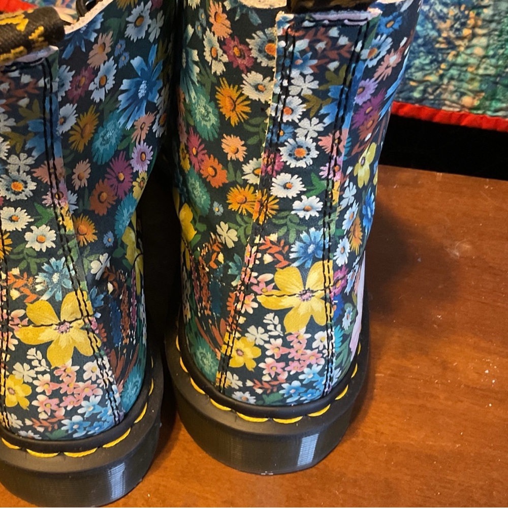 Dr. Martens Multicolor Floral Ankle Boots BEAUTIFUL Women size 11 like new - Picture 4 of 5